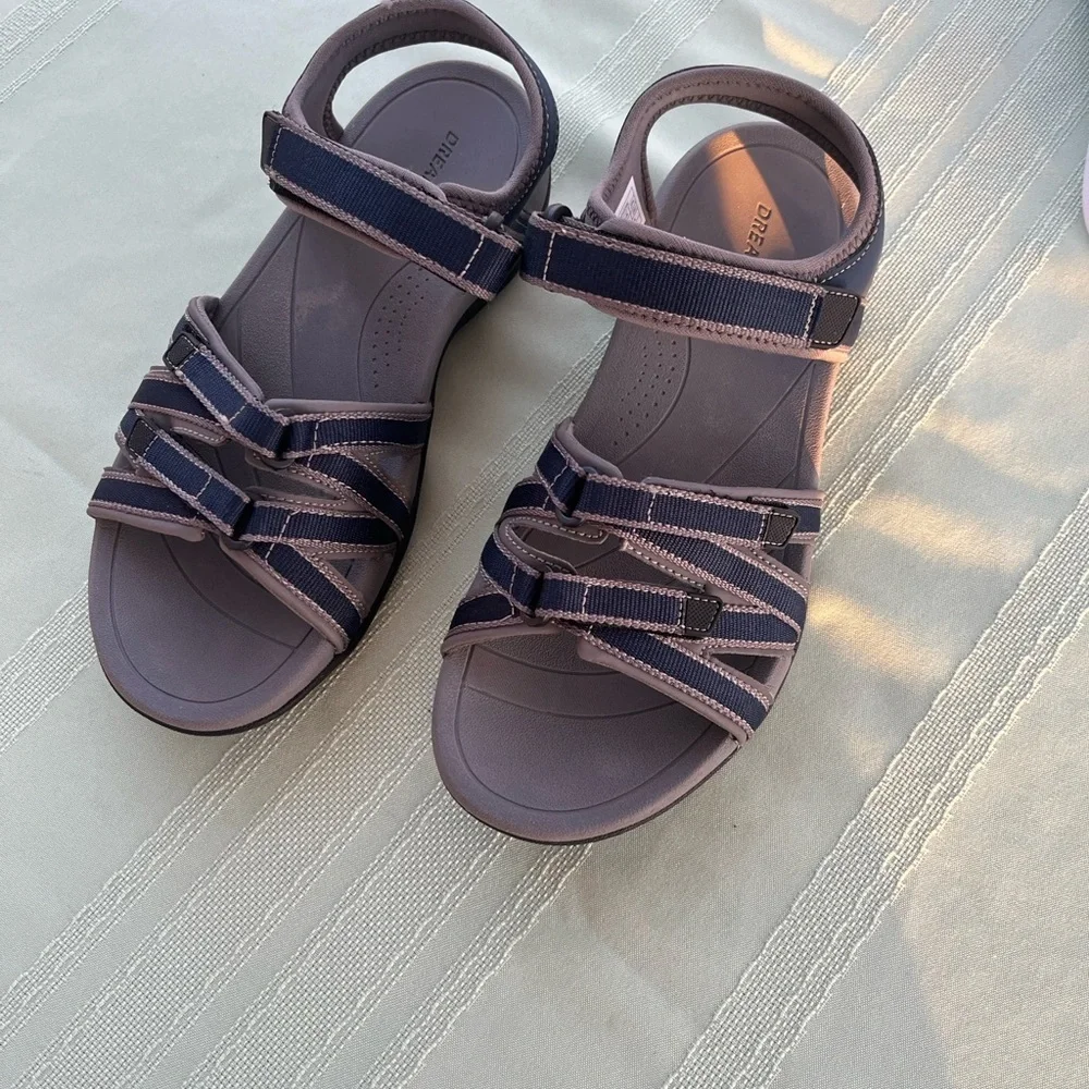 Dream Pairs Navy and Taupe Comfort Strappy Sandals size 8
